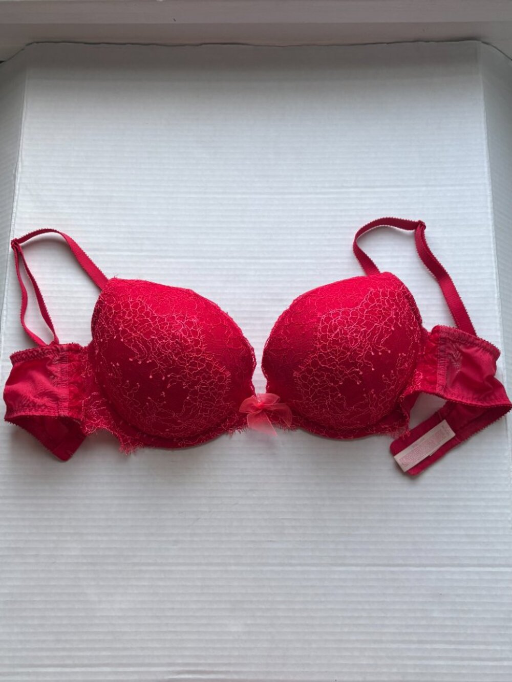 Victoria’s Secret Dream Angels Push-Up Bra 38C Red Floral Lace